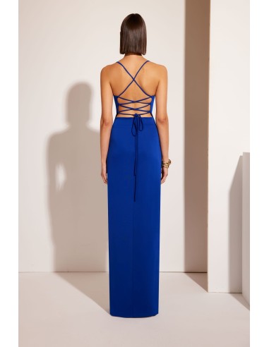 Vestido largo con corte sirena y cuerpo drapeado con abertura en bajo lateral.