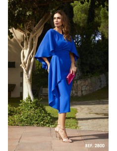 Vestido midi con redondo drapeado cruzado.