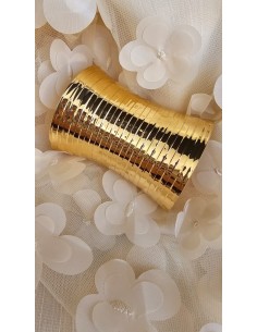 Maxi pulsera metálica en relieve. 2
