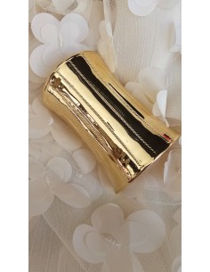 Maxi pulsera metálica en relieve.