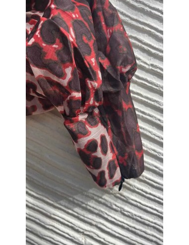 Pantalón palazzo con detalle de hebilla efecto cuero. Camisa maravilloso tejido y precio.
