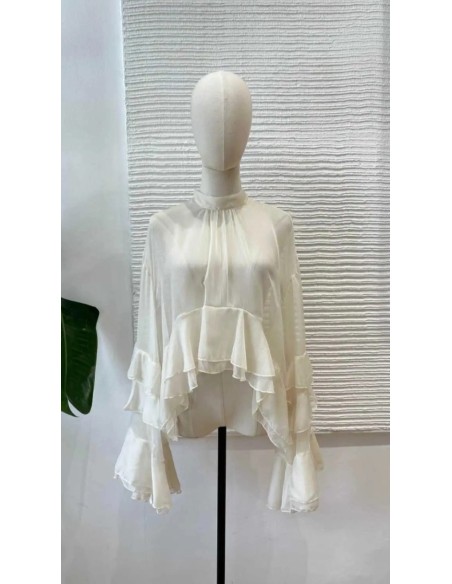 Camisa con mangas volantes y lazada en el cuello al mejor precio de nueva colección otoño invierno.
