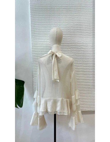 Camisa con mangas volantes y lazada en el cuello al mejor precio de nueva colección otoño invierno.
