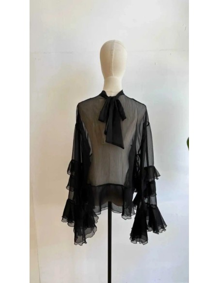 Camisa con mangas volantes y lazada en el cuello al mejor precio de nueva colección otoño invierno.