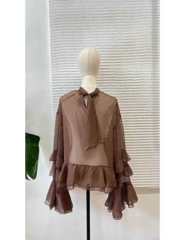 Camisa con mangas volantes y lazada en el cuello al mejor precio de nueva colección otoño invierno.