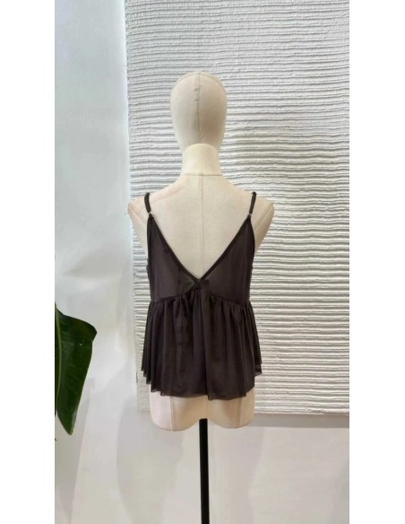 Top de tiranta regulable en gasa con pedrería. Nueva Colección casual otoño invierno al mejor precio.