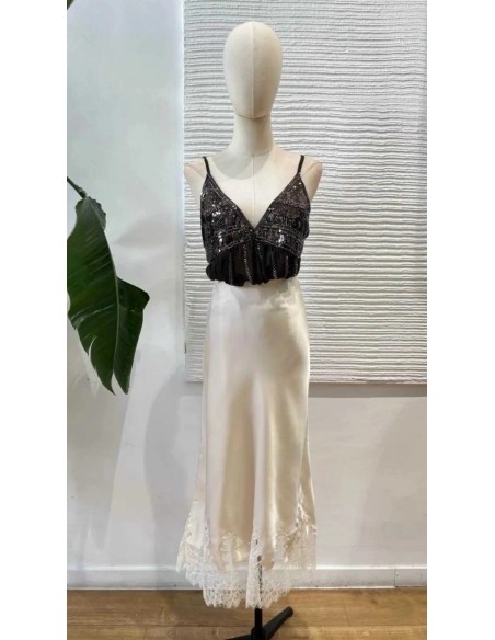 Top de tiranta regulable en gasa con pedrería. Nueva Colección casual otoño invierno al mejor precio.