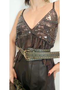 Top de tiranta regulable en gasa con pedrería. Nueva Colección casual otoño invierno al mejor precio.