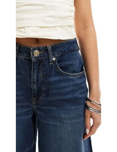 Jeans de tiro alto palazzo en tejido azul oscuro y cinco bolsillos. Tejido elástico. 2