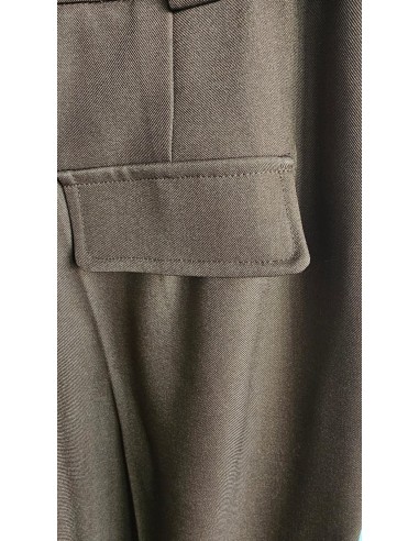 Pantalón palazzo con detalle de bolsillos traseros. La mejor calidad al mejor precio de última temporada.